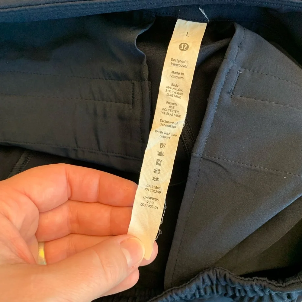 Lululemon Tapered-Leg Mid-Rise Pant 7/8 Length in True Navy